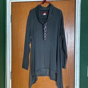 Women’s plus tunic top